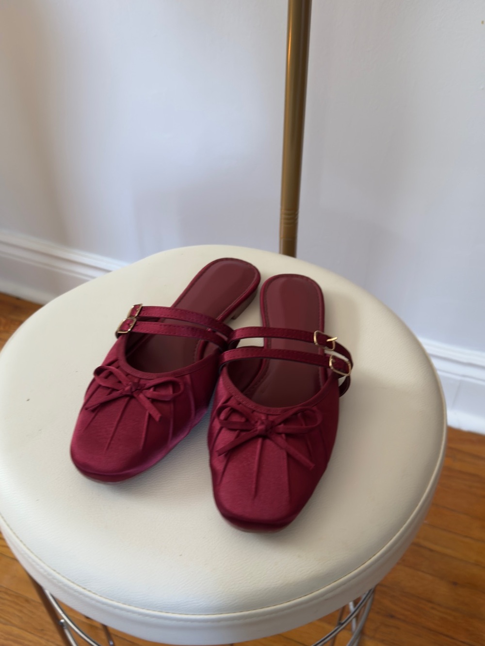 Women’s Bow-Front Slide Sandals in Burgundy